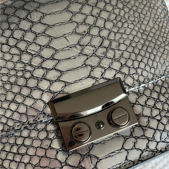 Silver colore snake texture clutch - Picture 1 of 5
